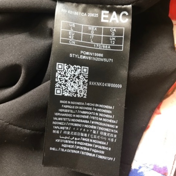 A Fun yet Elegant GUESS Short Blazer - Picture 6 of 6